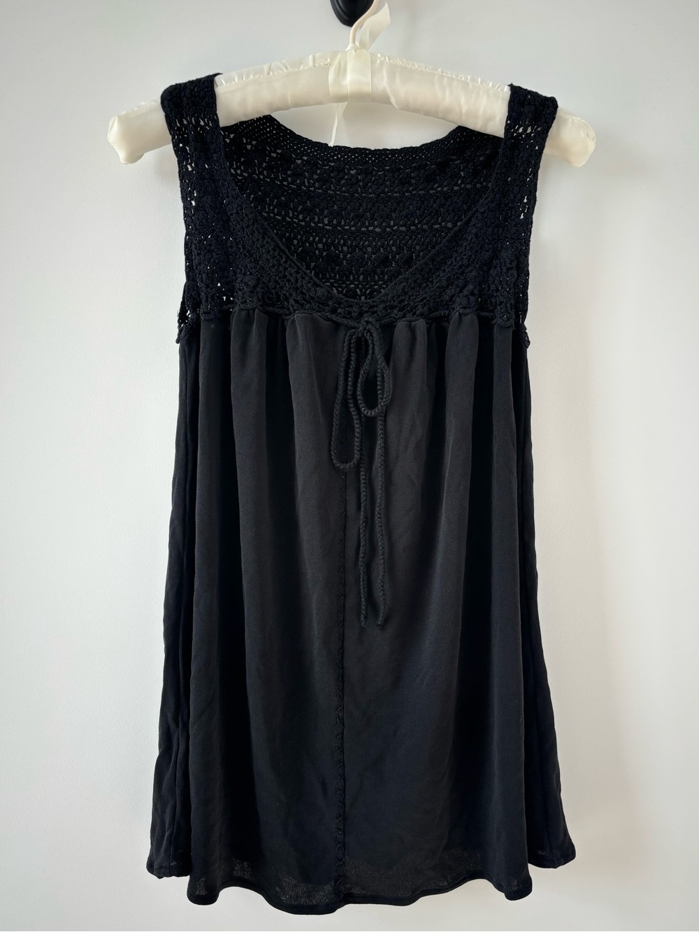 Vintage Y2K Black Crochet Yoke Sleeveless Babydoll Tie Top